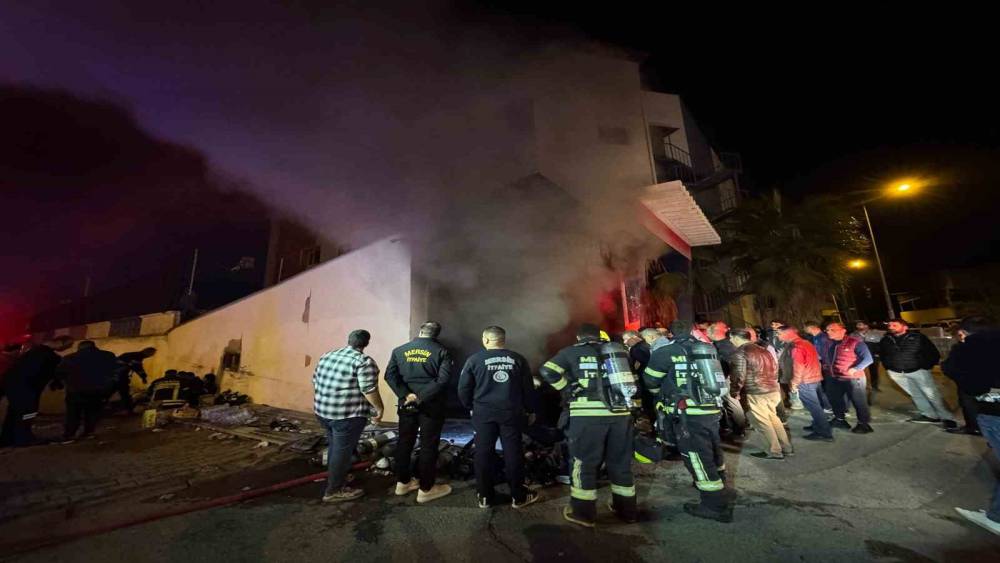 Mersin’de tekstil atölyesinde yangın: 4 işçi dumandan etkilendi
